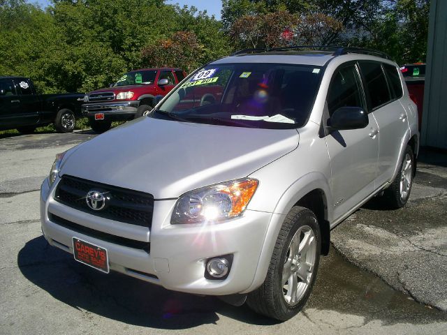 Toyota RAV4 SE V-6 SUV