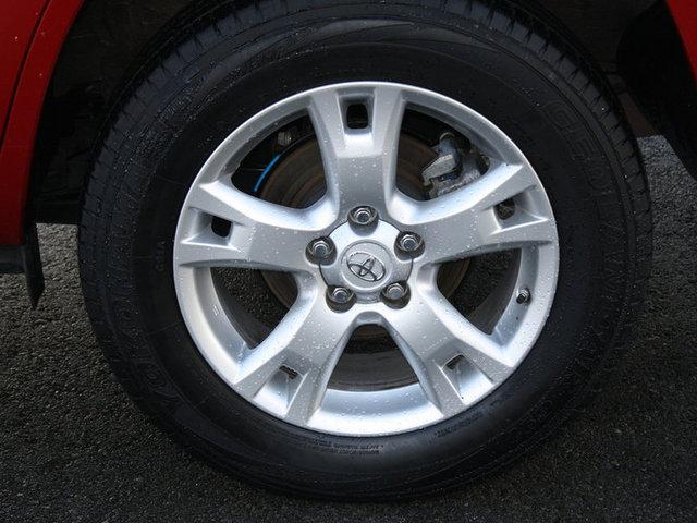 Toyota RAV4 2010 photo 2