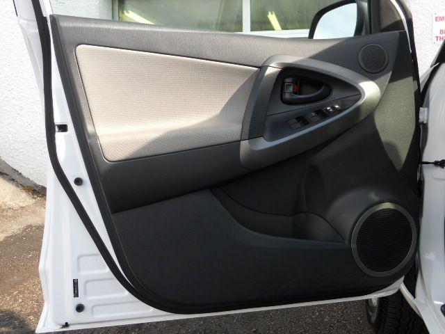 Toyota RAV4 2010 photo 4