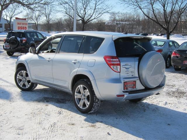 Toyota RAV4 2010 photo 2