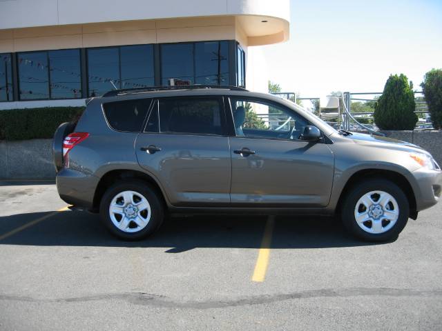 Toyota RAV4 2010 photo 2