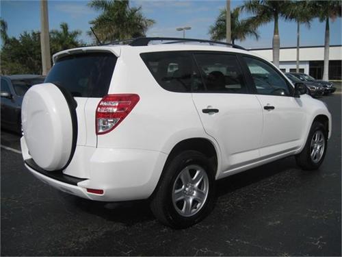 Toyota RAV4 2010 photo 2