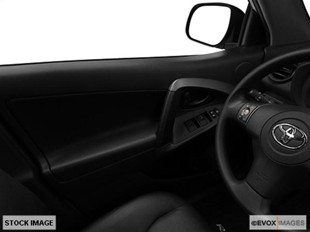 Toyota RAV4 2010 photo 3