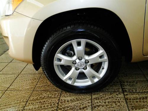 Toyota RAV4 2010 photo 3