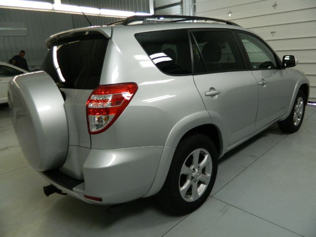 Toyota RAV4 A8L Quattro SUV