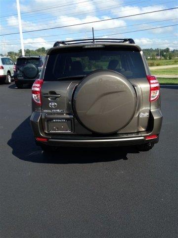 Toyota RAV4 2010 photo 4