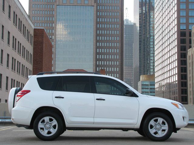 Toyota RAV4 2010 photo 1