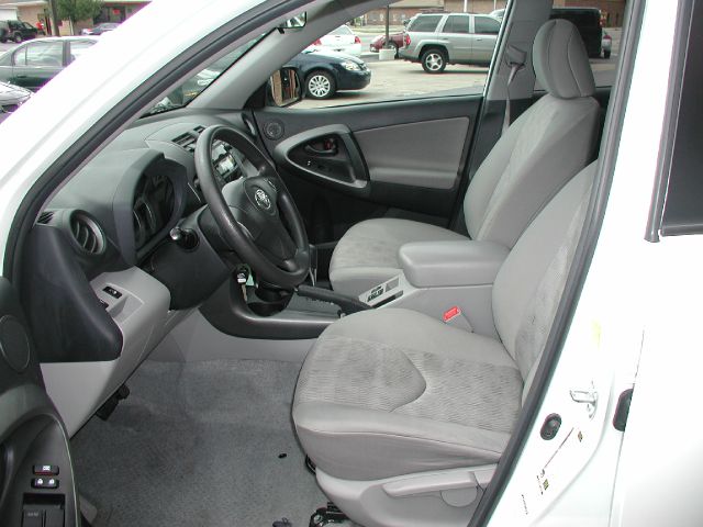 Toyota RAV4 2010 photo 2