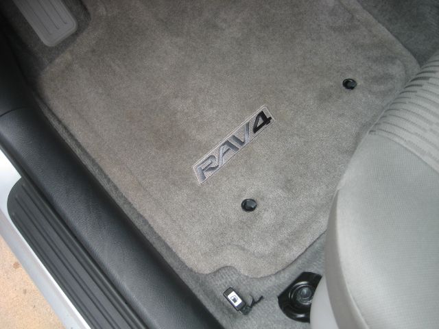 Toyota RAV4 2010 photo 24