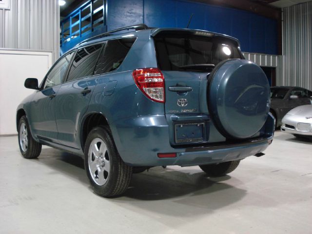Toyota RAV4 2010 photo 2