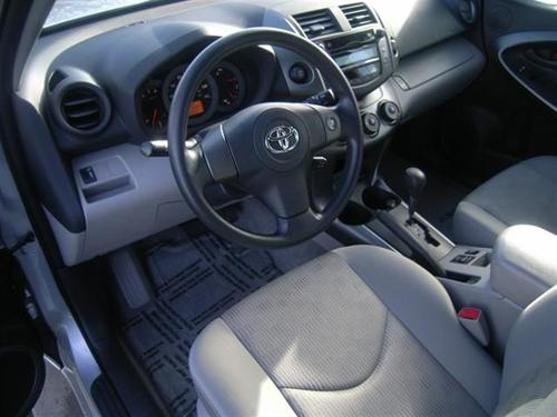 Toyota RAV4 2010 photo 2