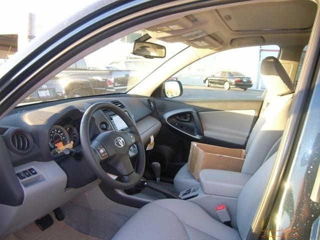 Toyota RAV4 2010 photo 2