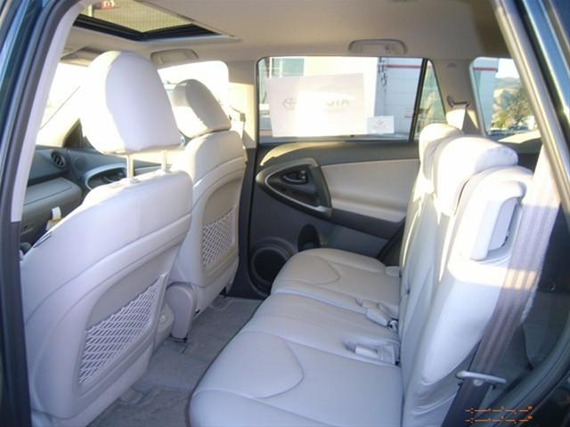 Toyota RAV4 2010 photo 5