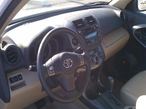 Toyota RAV4 2010 photo 1