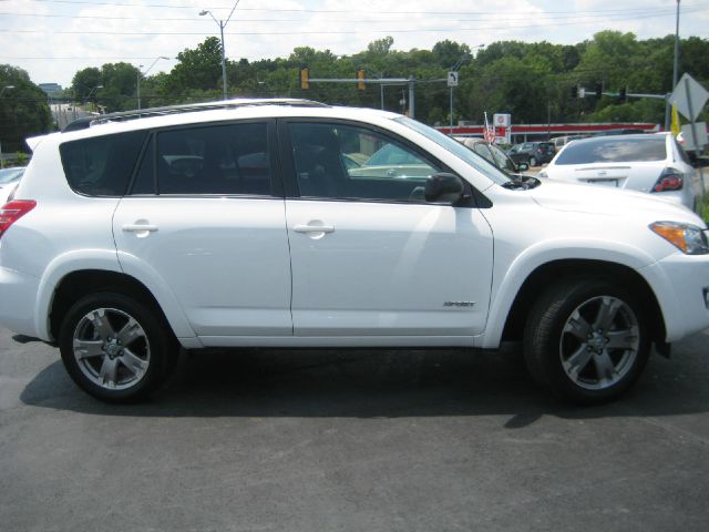 Toyota RAV4 SE V-6 SUV