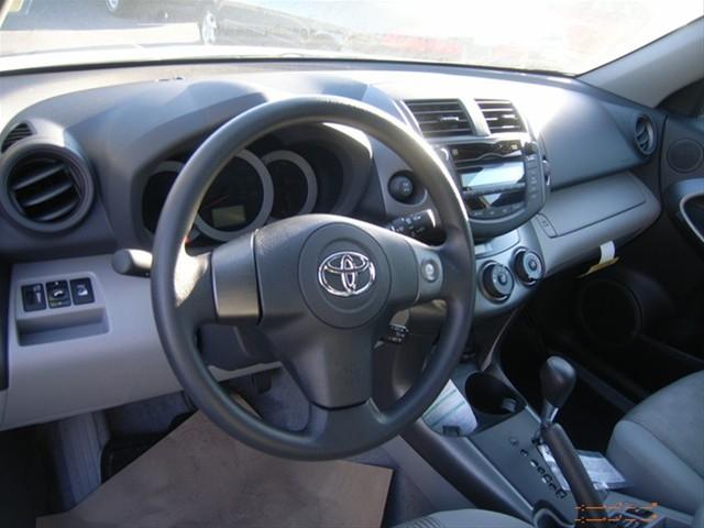 Toyota RAV4 2010 photo 1