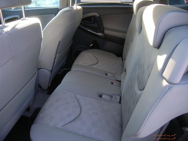 Toyota RAV4 2010 photo 2