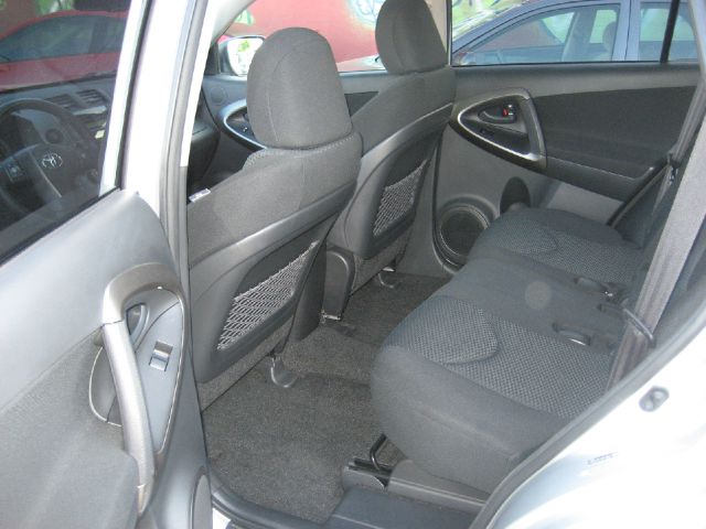 Toyota RAV4 2010 photo 2