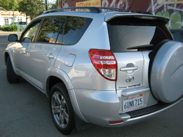 Toyota RAV4 2010 photo 3