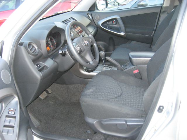 Toyota RAV4 2010 photo 4