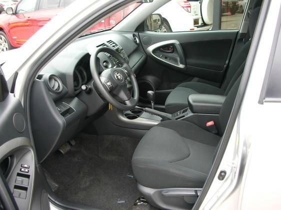 Toyota RAV4 2010 photo 3