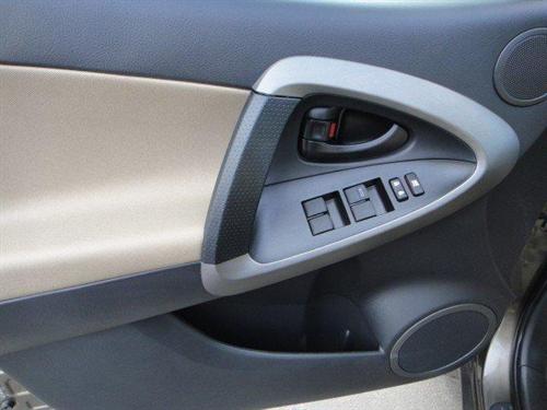 Toyota RAV4 2010 photo 4
