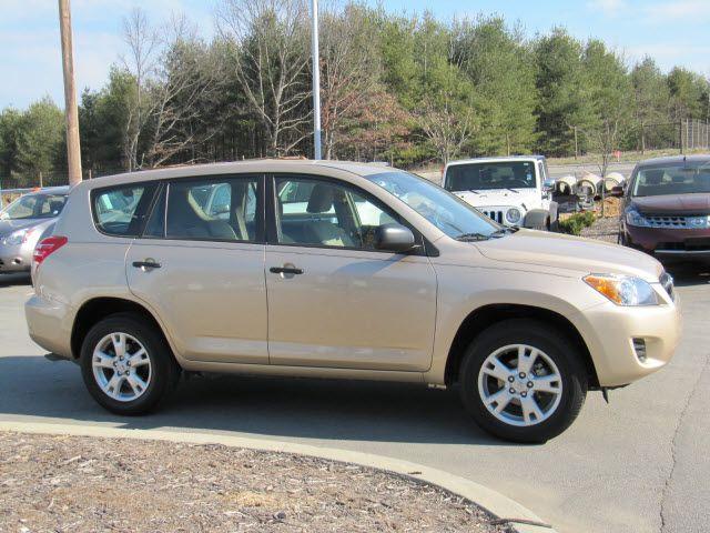Toyota RAV4 2010 photo 2