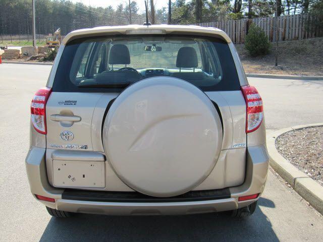 Toyota RAV4 2010 photo 3