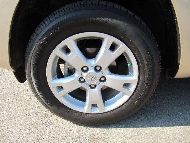 Toyota RAV4 2010 photo 5