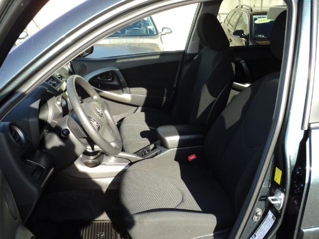 Toyota RAV4 2010 photo 2