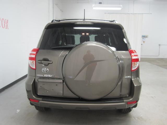 Toyota RAV4 2010 photo 19