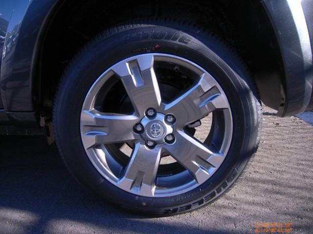 Toyota RAV4 2010 photo 2