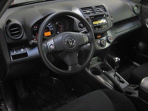 Toyota RAV4 2010 photo 2