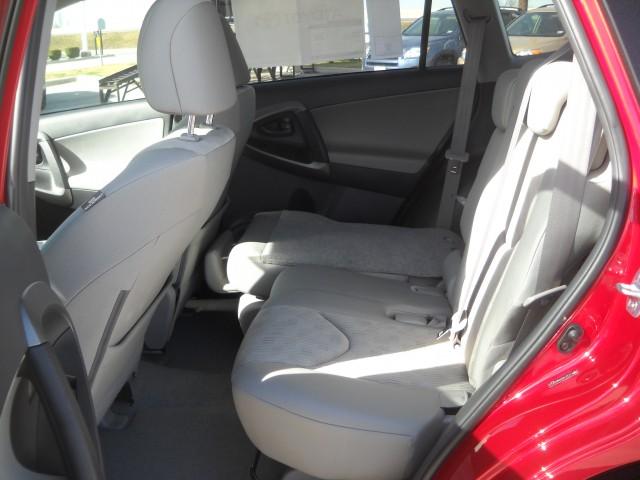 Toyota RAV4 2010 photo 2