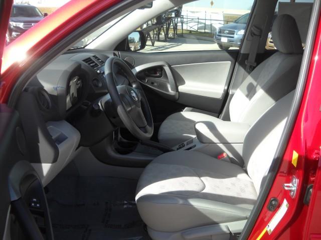 Toyota RAV4 2010 photo 3