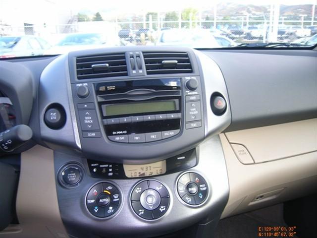 Toyota RAV4 2010 photo 3