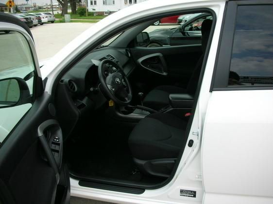Toyota RAV4 2010 photo 2