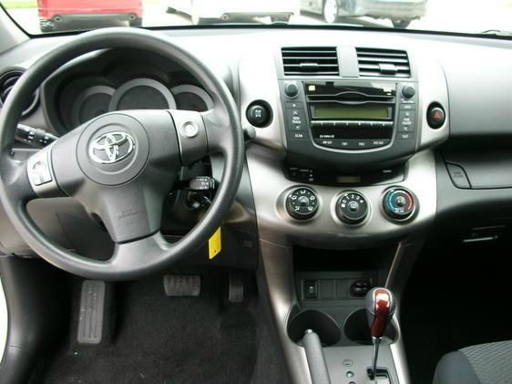 Toyota RAV4 2010 photo 4