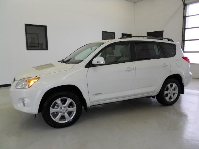 Toyota RAV4 2010 photo 1