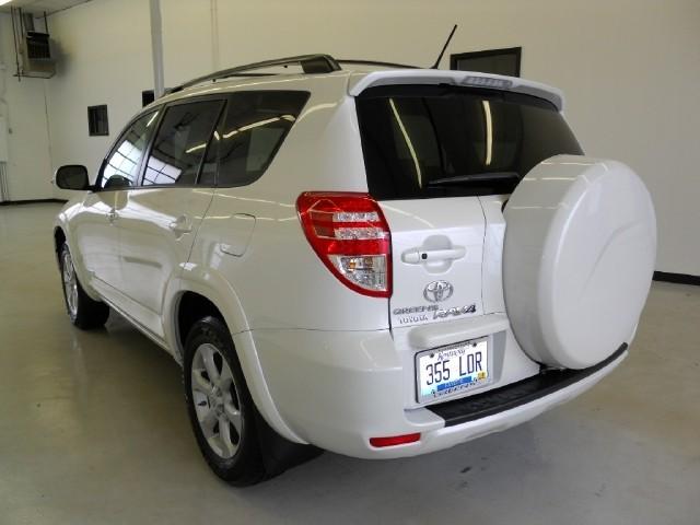Toyota RAV4 2010 photo 2