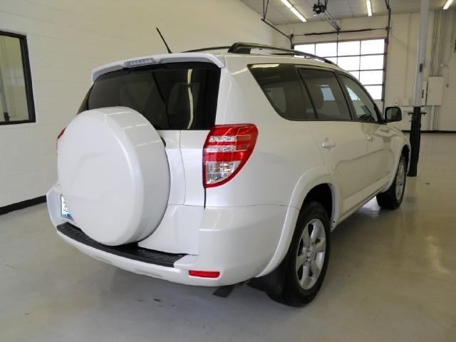 Toyota RAV4 2010 photo 3