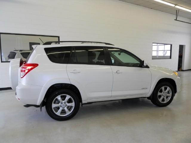 Toyota RAV4 2010 photo 4