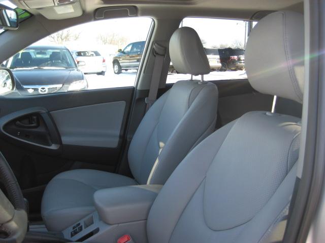 Toyota RAV4 2010 photo 4