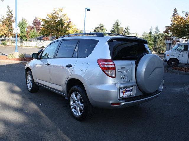 Toyota RAV4 2010 photo 2