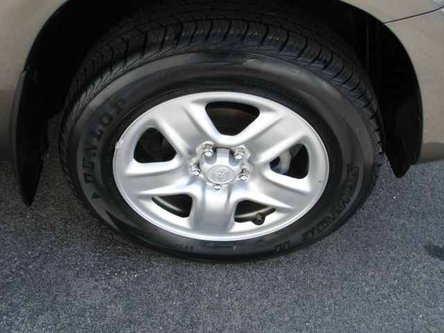 Toyota RAV4 ES LX SUV