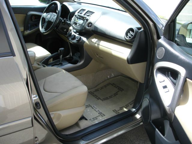 Toyota RAV4 2010 photo 8