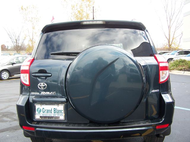 Toyota RAV4 ES LX SUV