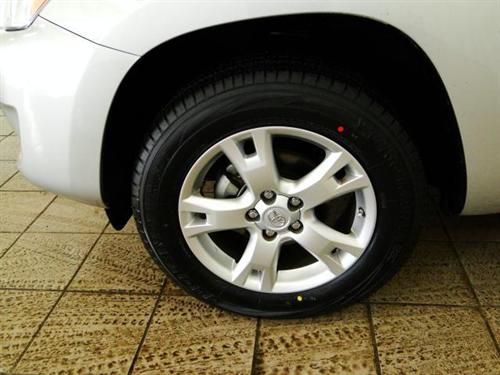 Toyota RAV4 2010 photo 4