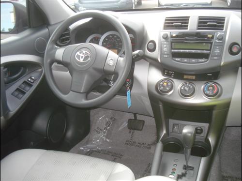 Toyota RAV4 2010 photo 2
