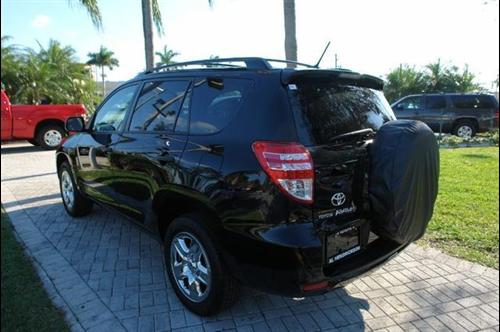 Toyota RAV4 2010 photo 4